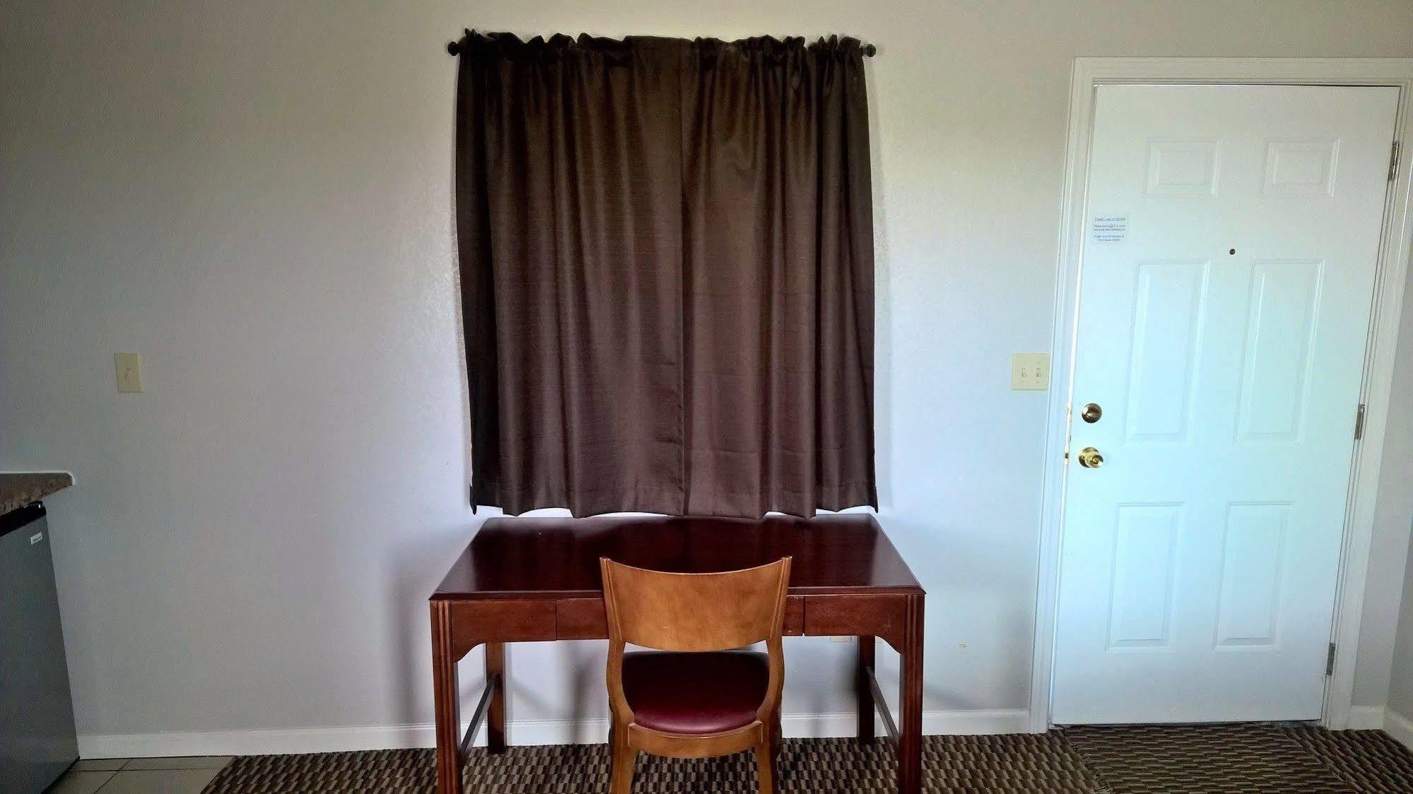 Classic Motel Higginsville Экстерьер фото