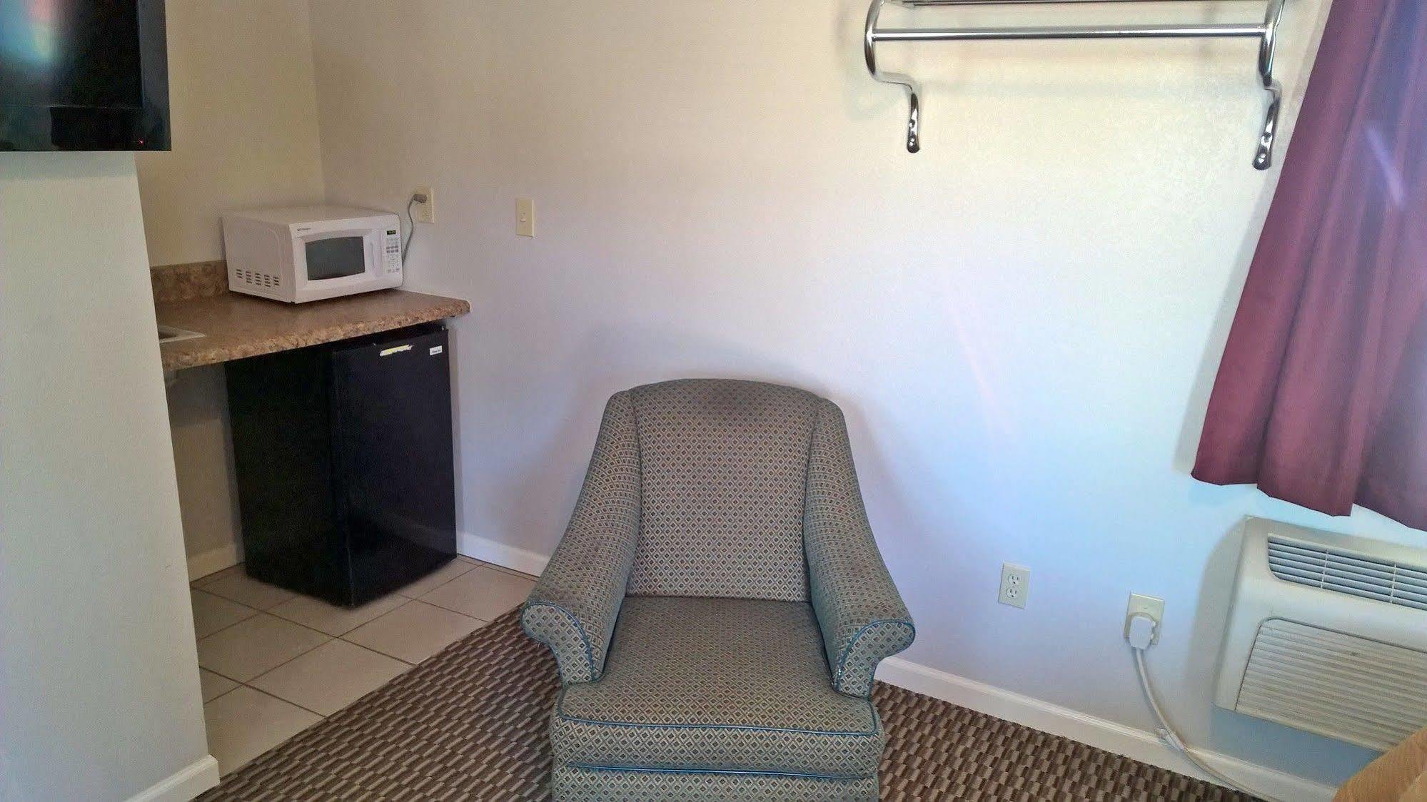 Classic Motel Higginsville Экстерьер фото