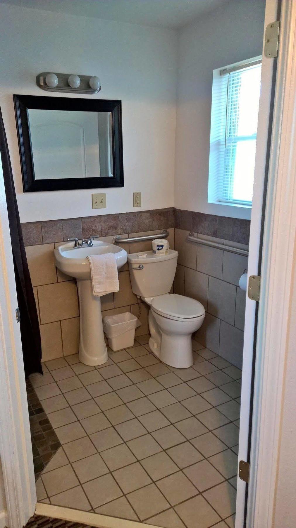 Classic Motel Higginsville Экстерьер фото